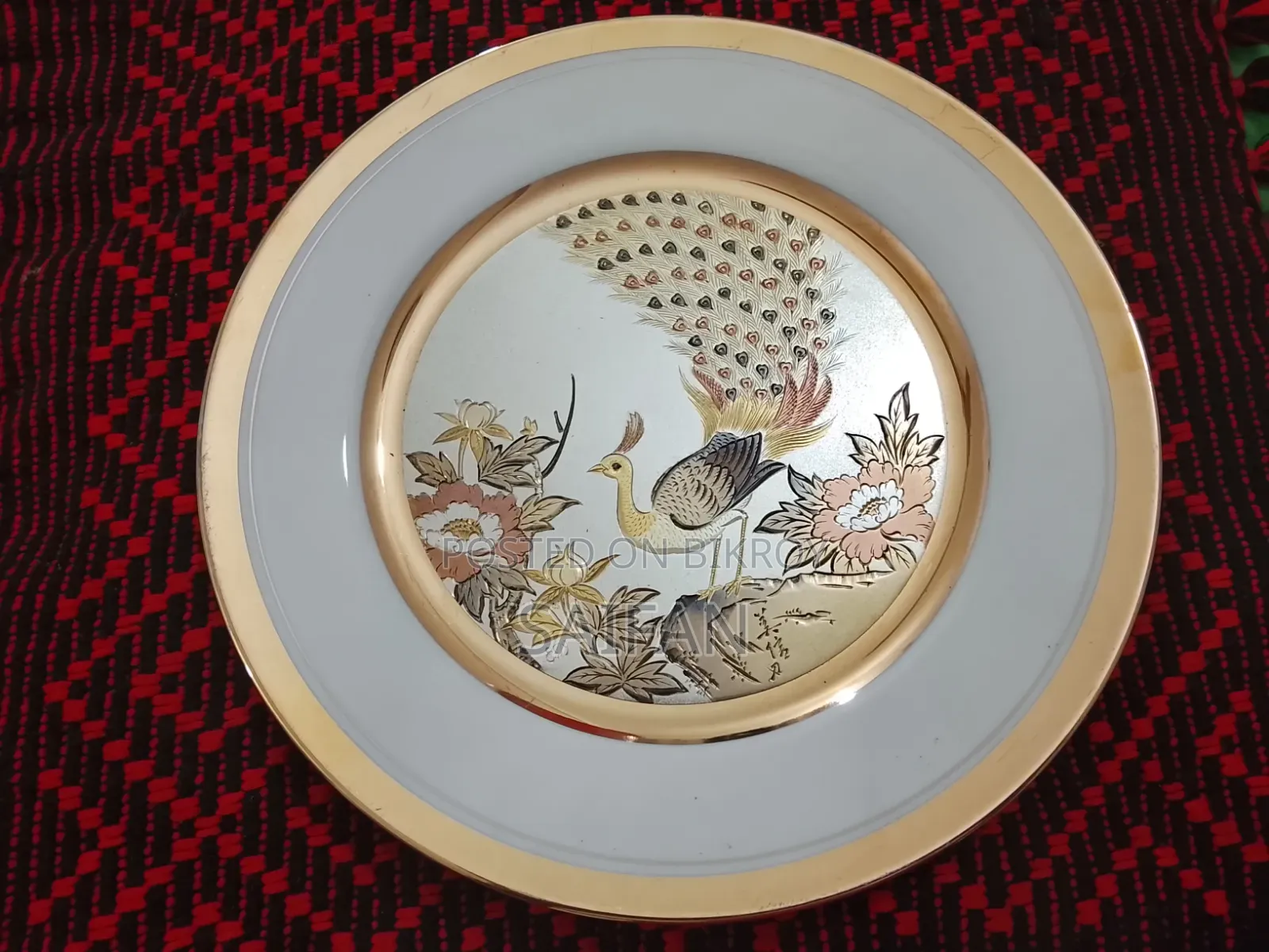 UK's Golden Work Ceramic Plate Showpiece
