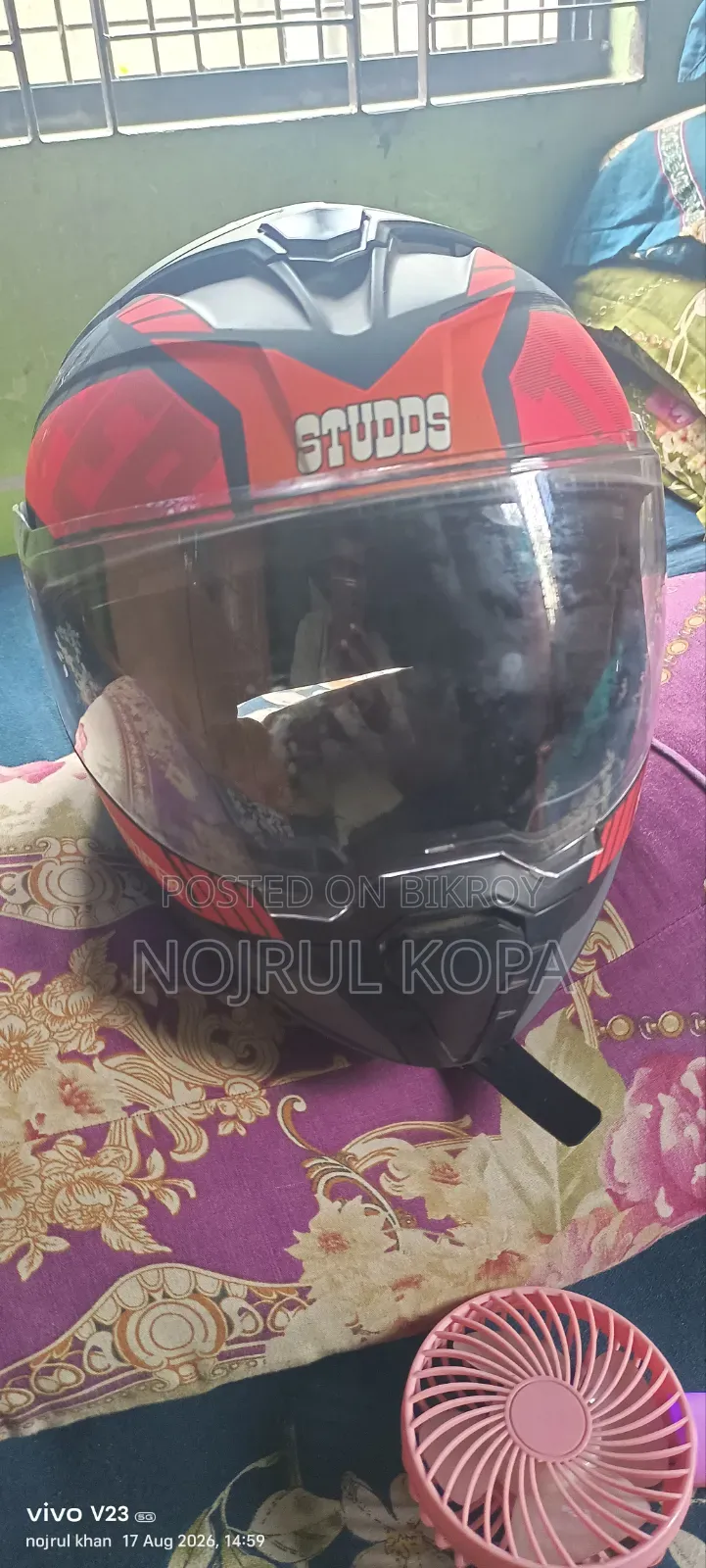 স্টাডস হেলমেট