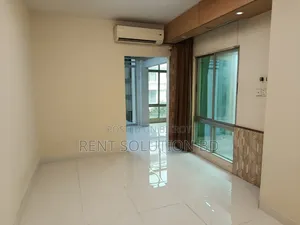 গুলশানে ৯০০ বর্গফুটের সেমি ফার্নিশড কমার্শিয়াল অফিস ভাড়া