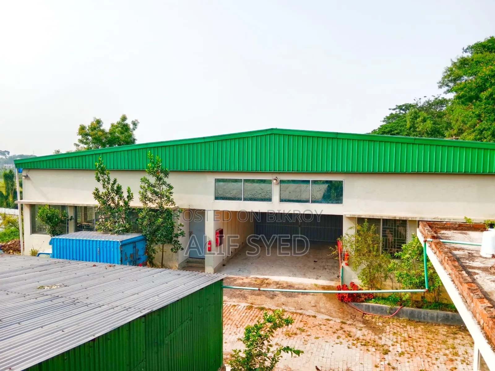 বাণিজ্যিক ও ইন্ডাস্ট্রিয়াল ব্যবহারের জন্য বিশাল সম্পত্তি বিক্রয়।