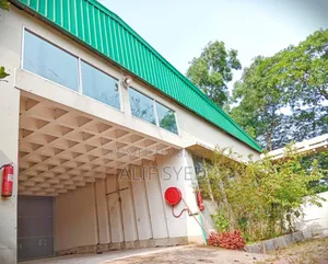 বাণিজ্যিক ও ইন্ডাস্ট্রিয়াল ব্যবহারের জন্য বিশাল সম্পত্তি বিক্রয়।