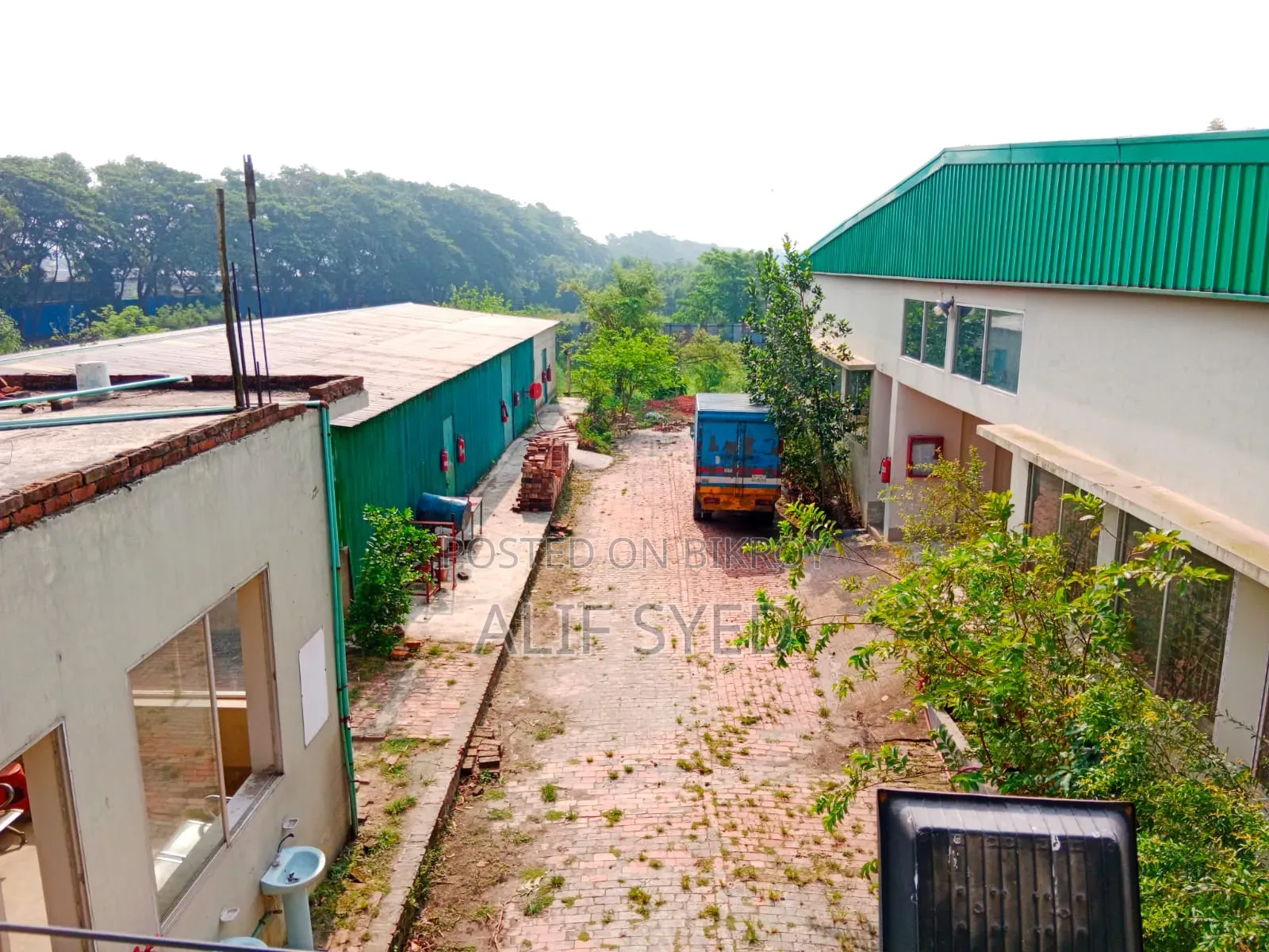 বাণিজ্যিক ও ইন্ডাস্ট্রিয়াল ব্যবহারের জন্য বিশাল সম্পত্তি বিক্রয়।
