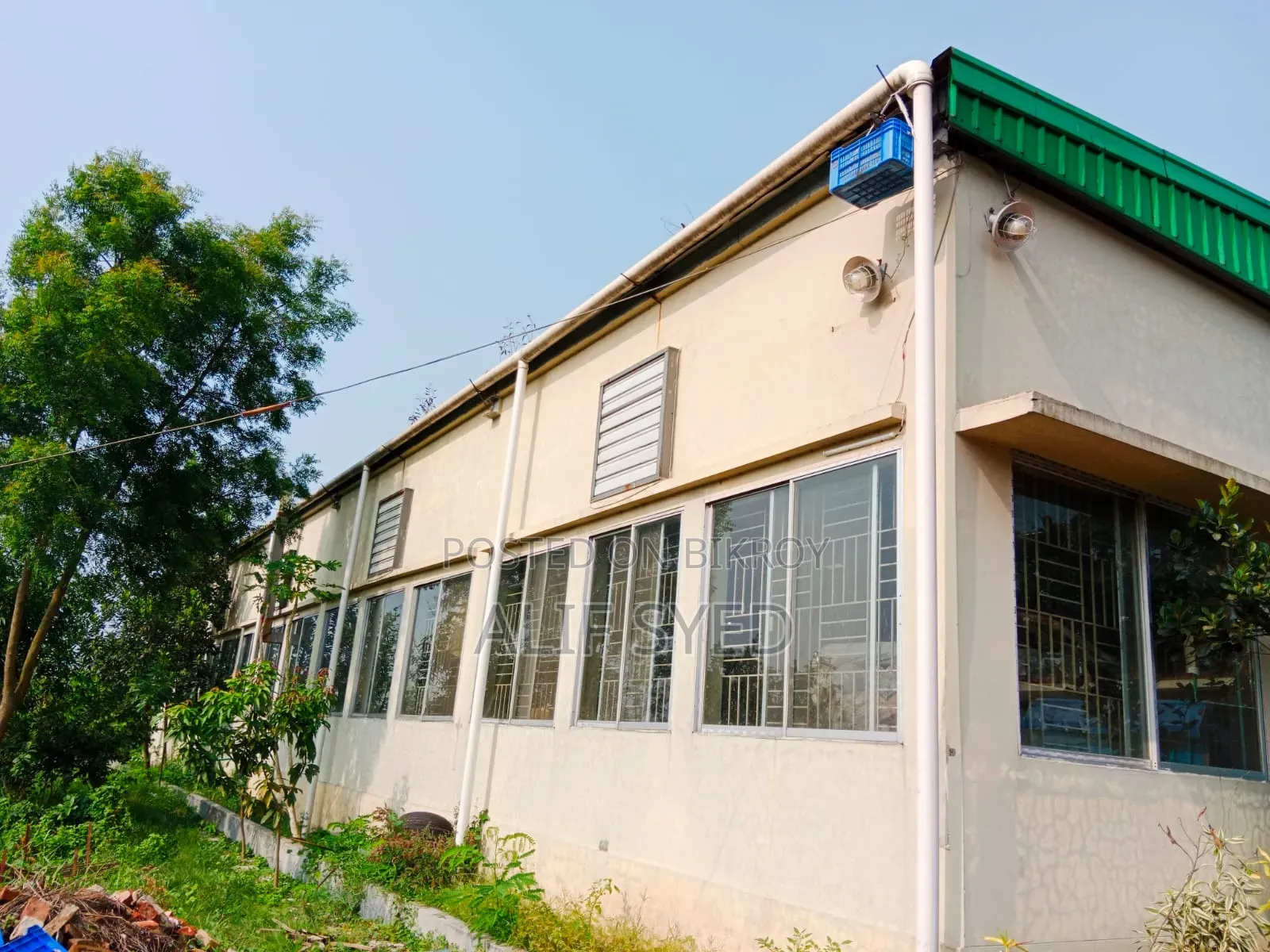 বাণিজ্যিক ও ইন্ডাস্ট্রিয়াল ব্যবহারের জন্য বিশাল সম্পত্তি বিক্রয়।