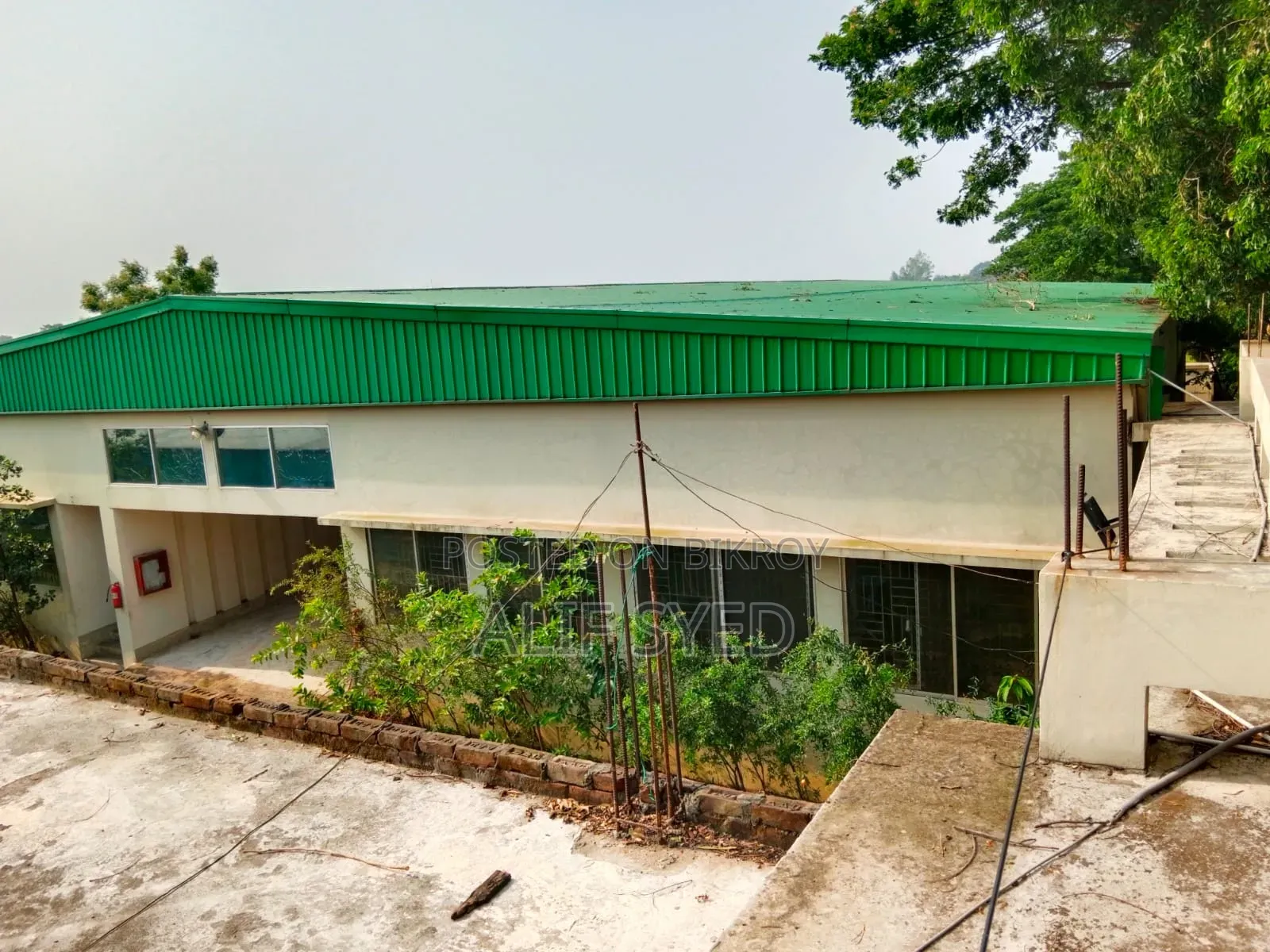 বাণিজ্যিক ও ইন্ডাস্ট্রিয়াল ব্যবহারের জন্য বিশাল সম্পত্তি বিক্রয়।
