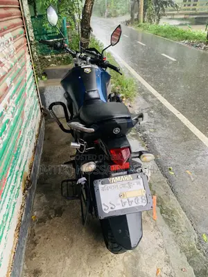 ইয়ামাহা এফজেডএস ভি২ ২০২২ নীল