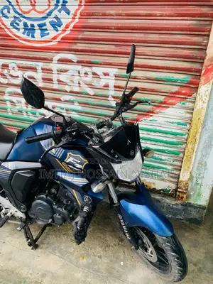 ইয়ামাহা এফজেডএস ভি২ ২০২২ নীল