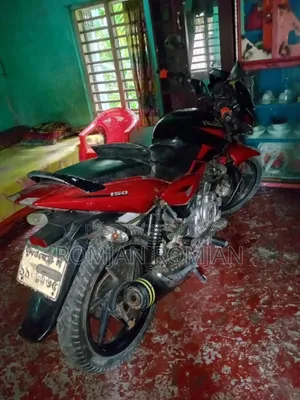 বাজাজ পালসার ১৫০ ২০১৬ লাল