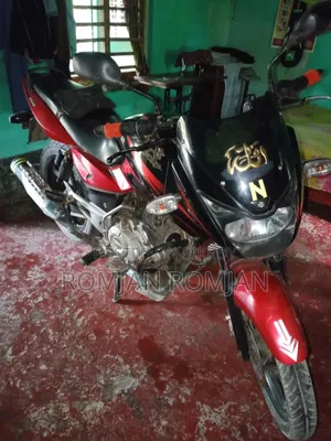 বাজাজ পালসার ১৫০ ২০১৬ লাল