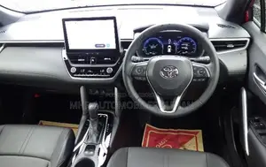 টয়োটা করোল্লা ক্রস ২০২৪ লাল