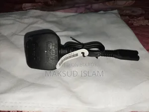 ব্লাক ওয়াল অ্যাডাপ্টার