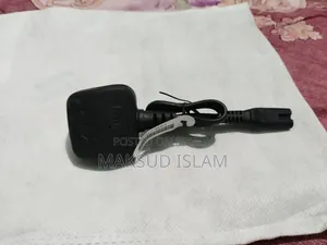 ব্লাক ওয়াল অ্যাডাপ্টার