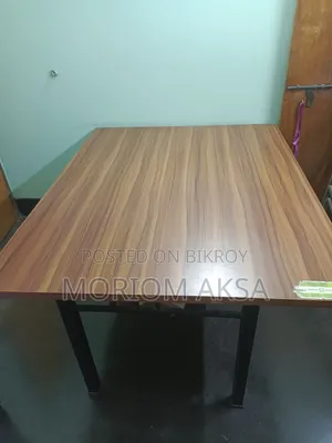 ডাইনিং টেবিল