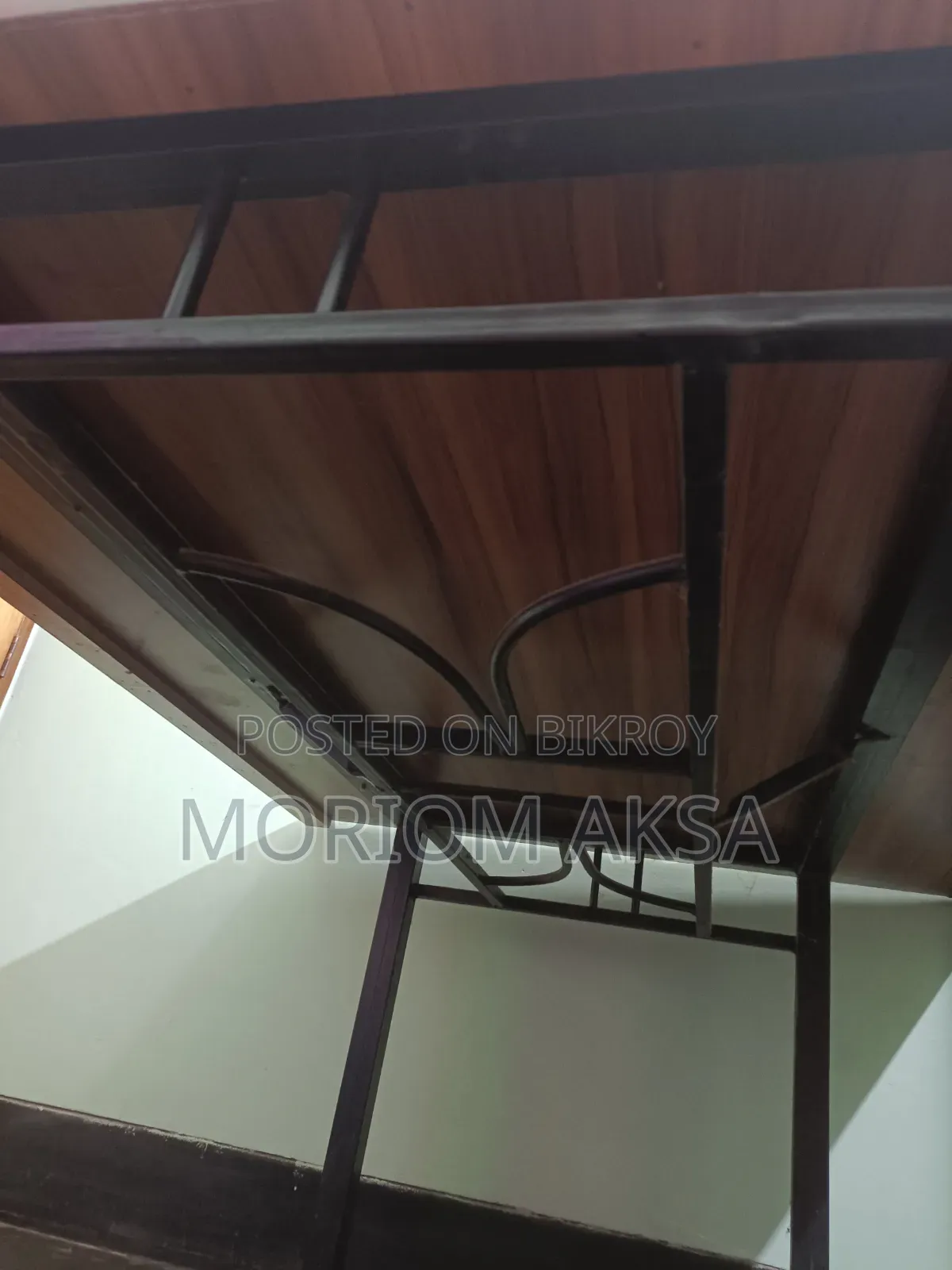 ডাইনিং টেবিল