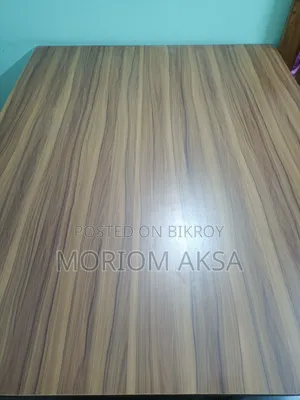 ডাইনিং টেবিল
