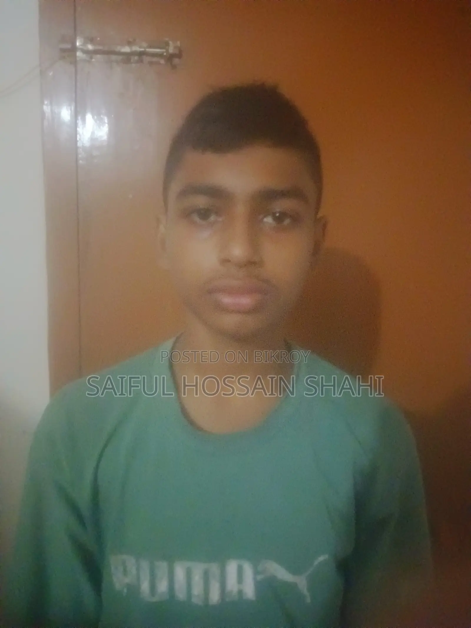 দোকানে কর্মী প্রয়োজন