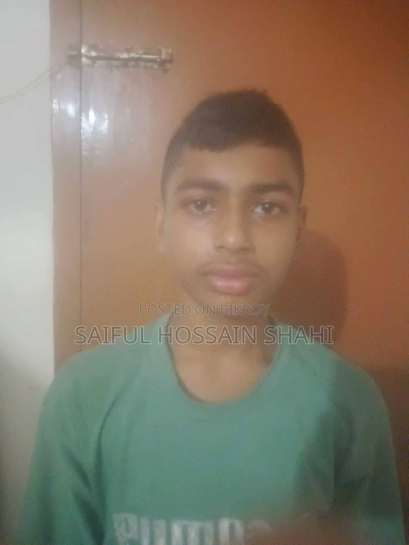 দোকানে কর্মী প্রয়োজন