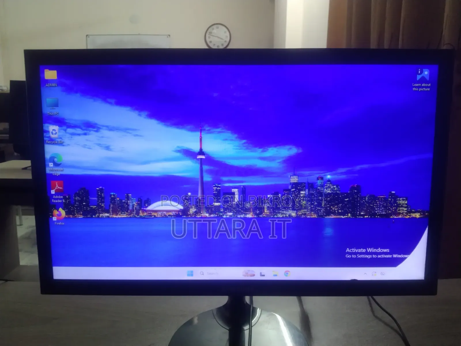 5 Running 19-Inch Monitors for Sale