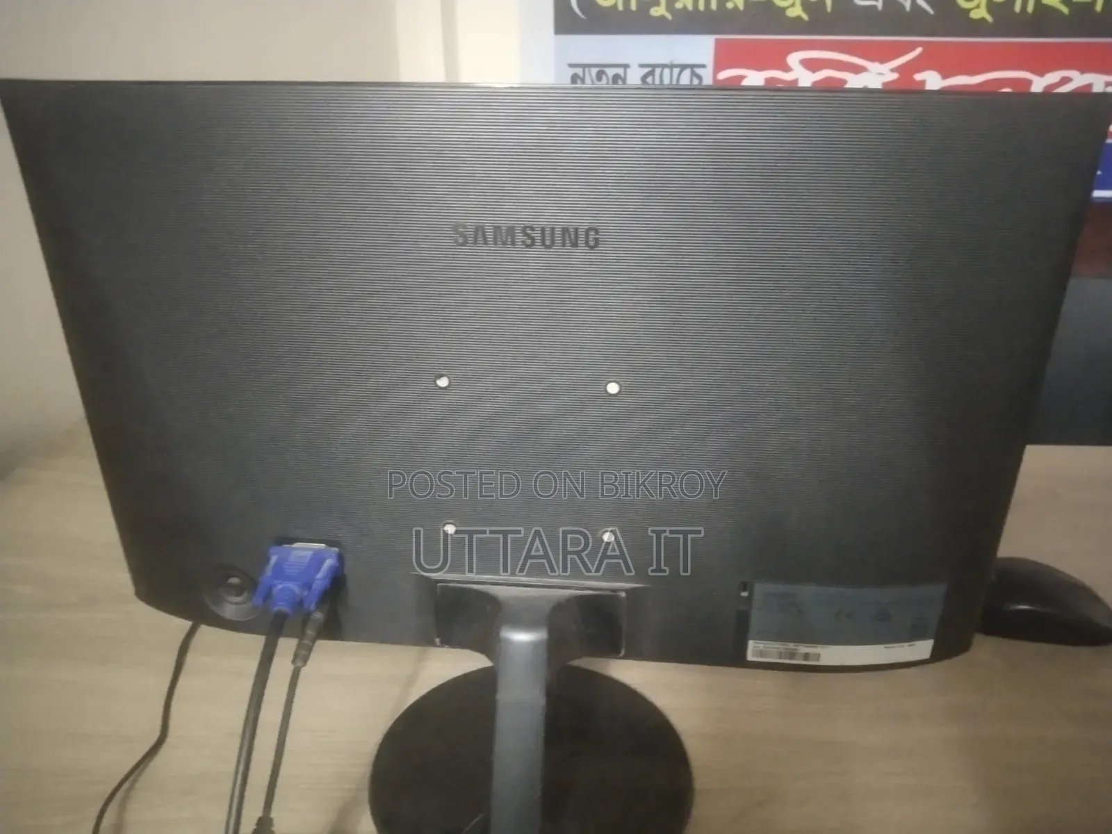 5 Running 19-Inch Monitors for Sale