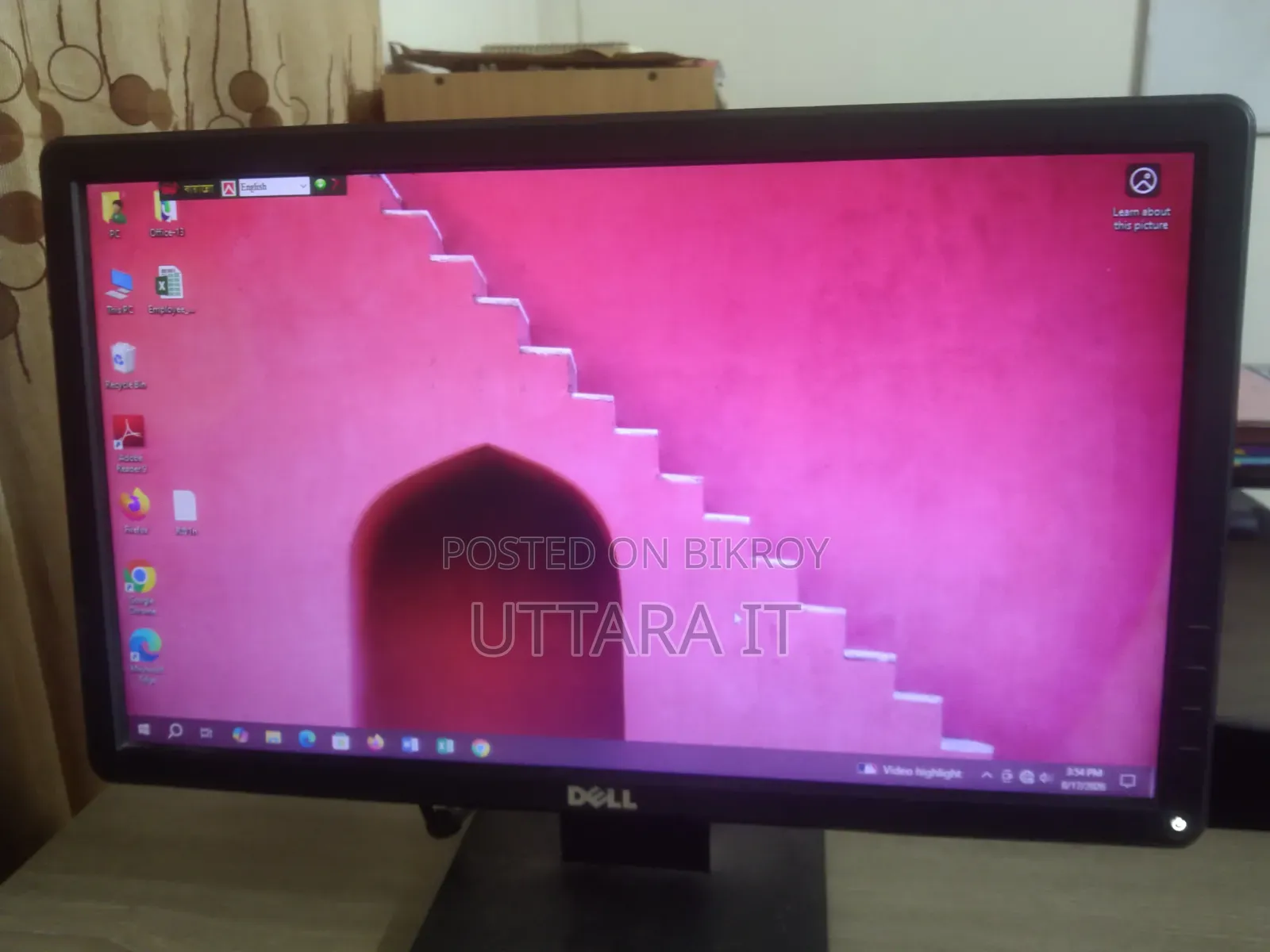 5 Running 19-Inch Monitors for Sale