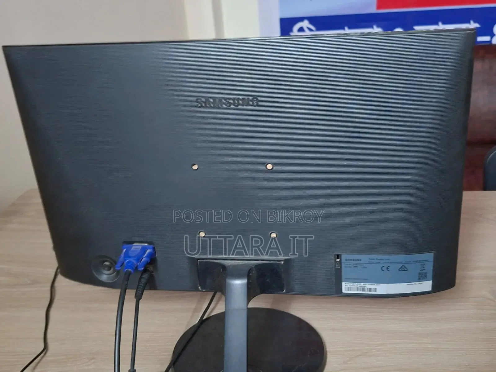 5 Running 19-Inch Monitors for Sale