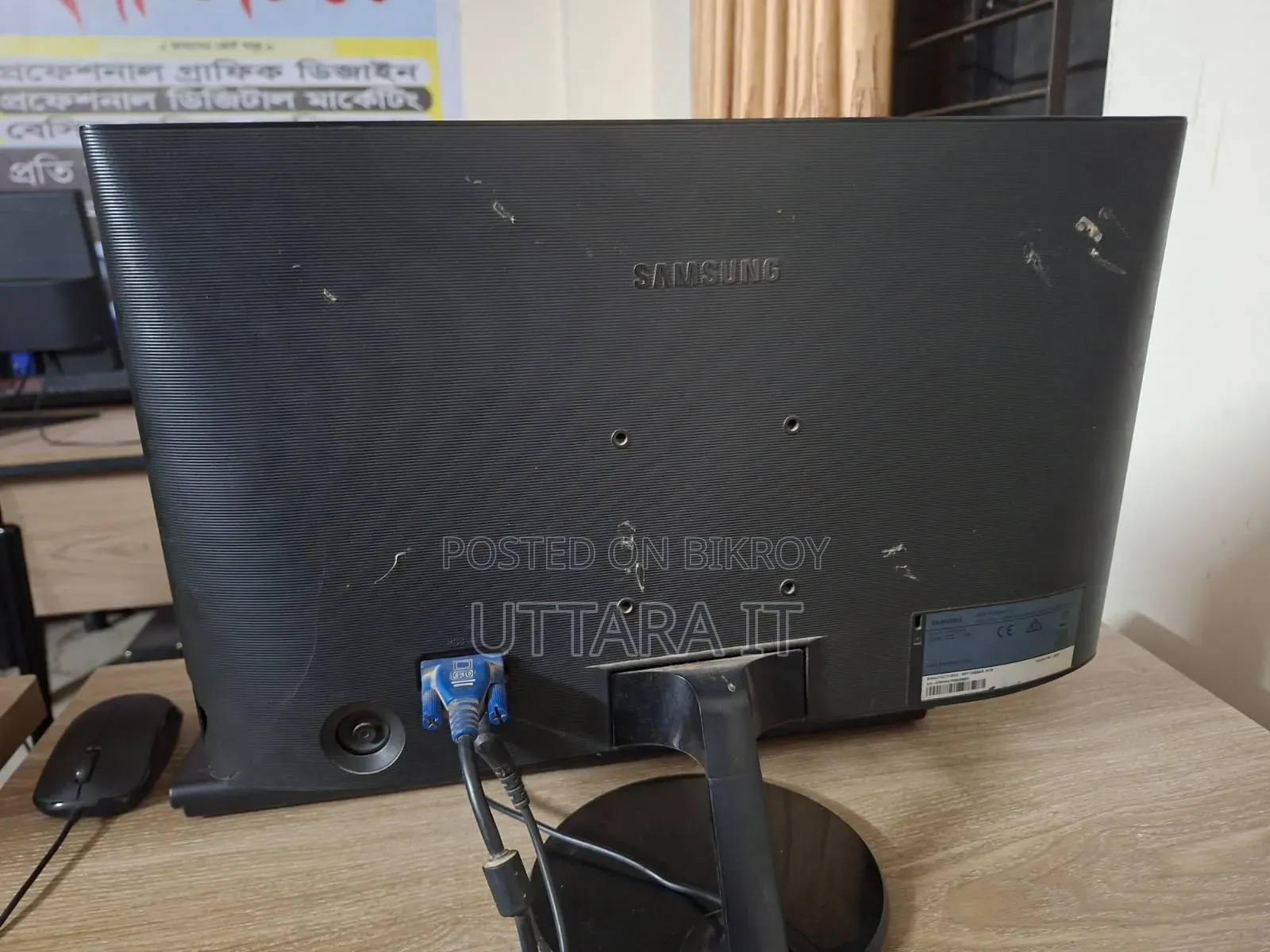5 Running 19-Inch Monitors for Sale