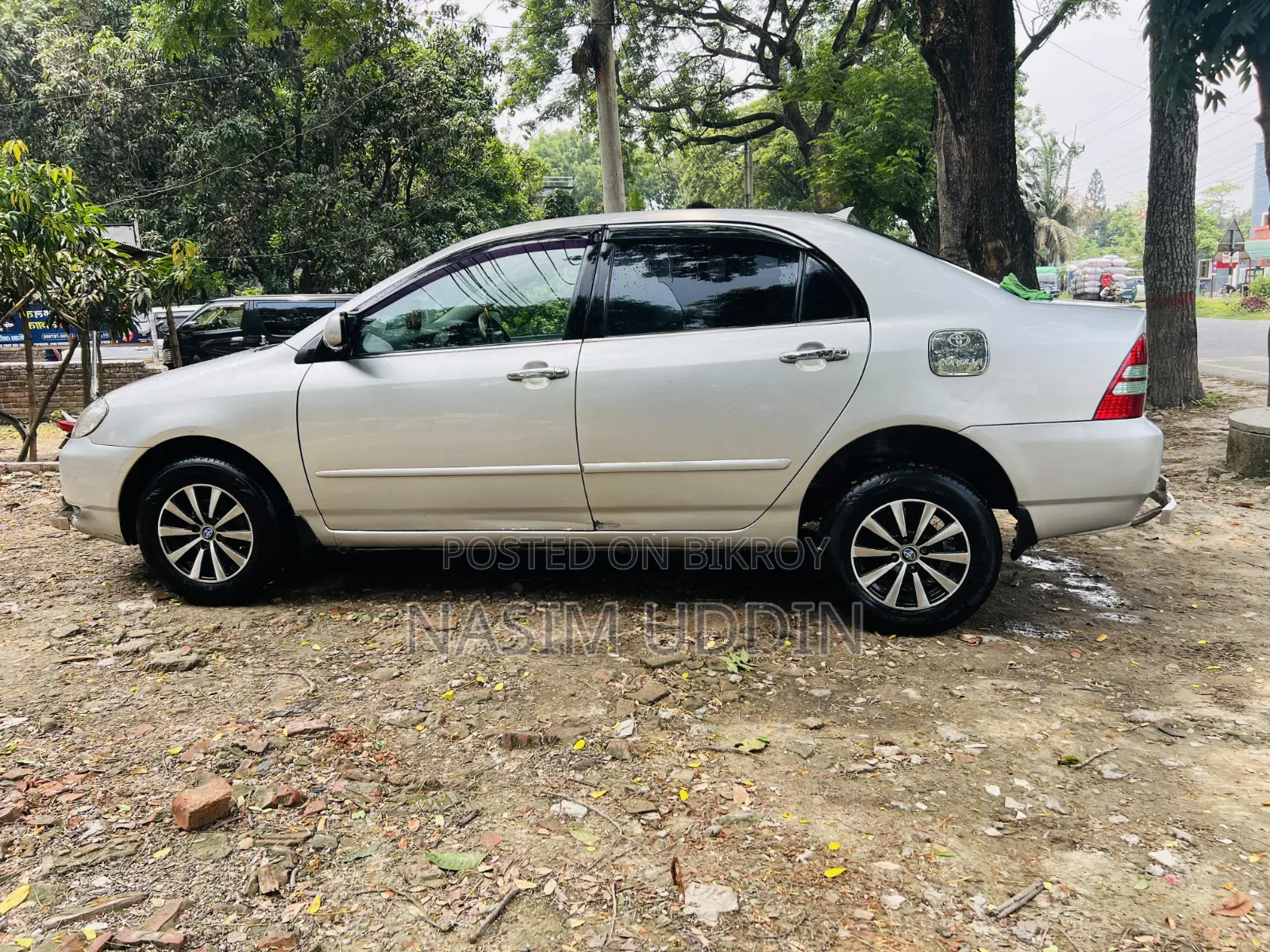 টয়োটা করোল্লা সেডান ২০০১ সিলভার