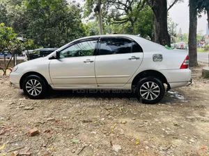 টয়োটা করোল্লা সেডান ২০০১ সিলভার