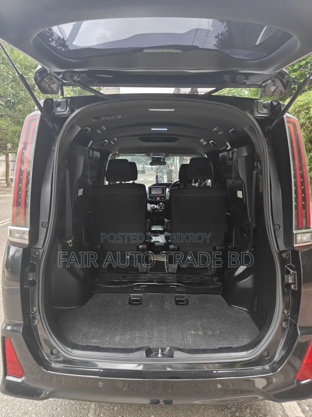 Toyota HiAce 2019 Black