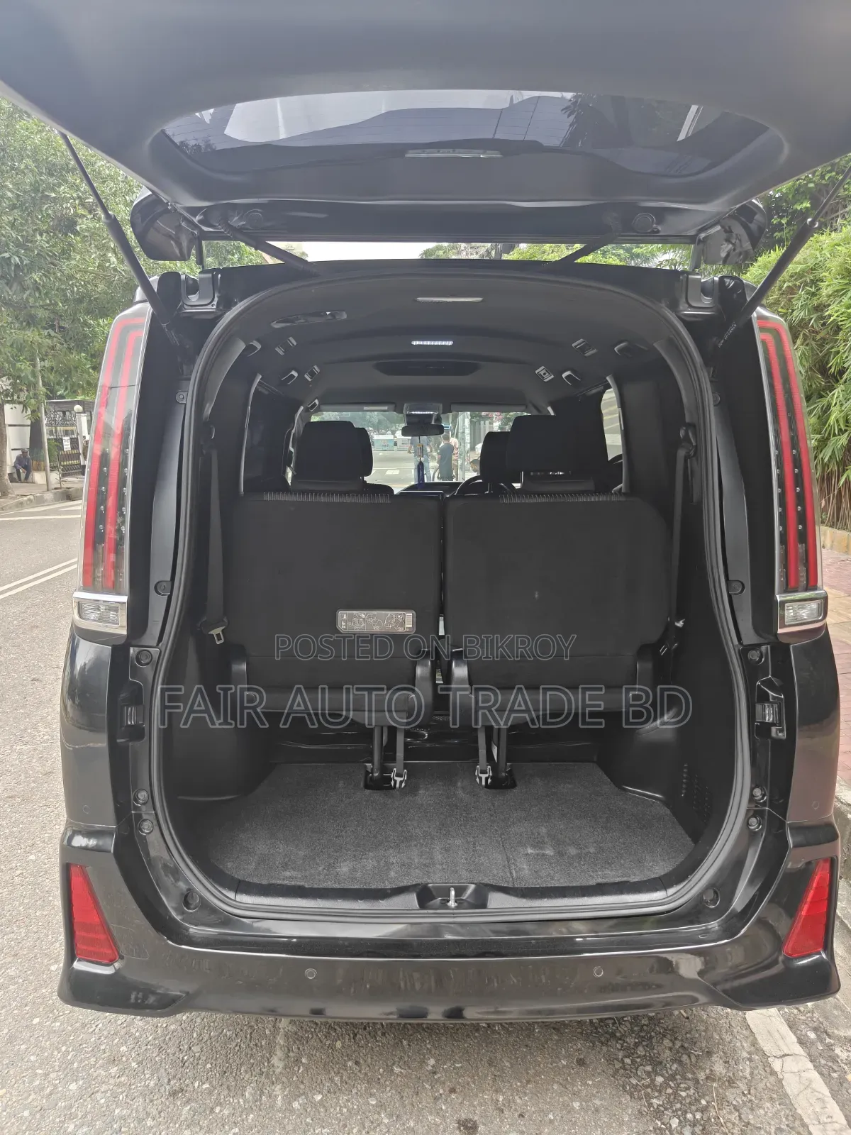 Toyota HiAce 2019 Black