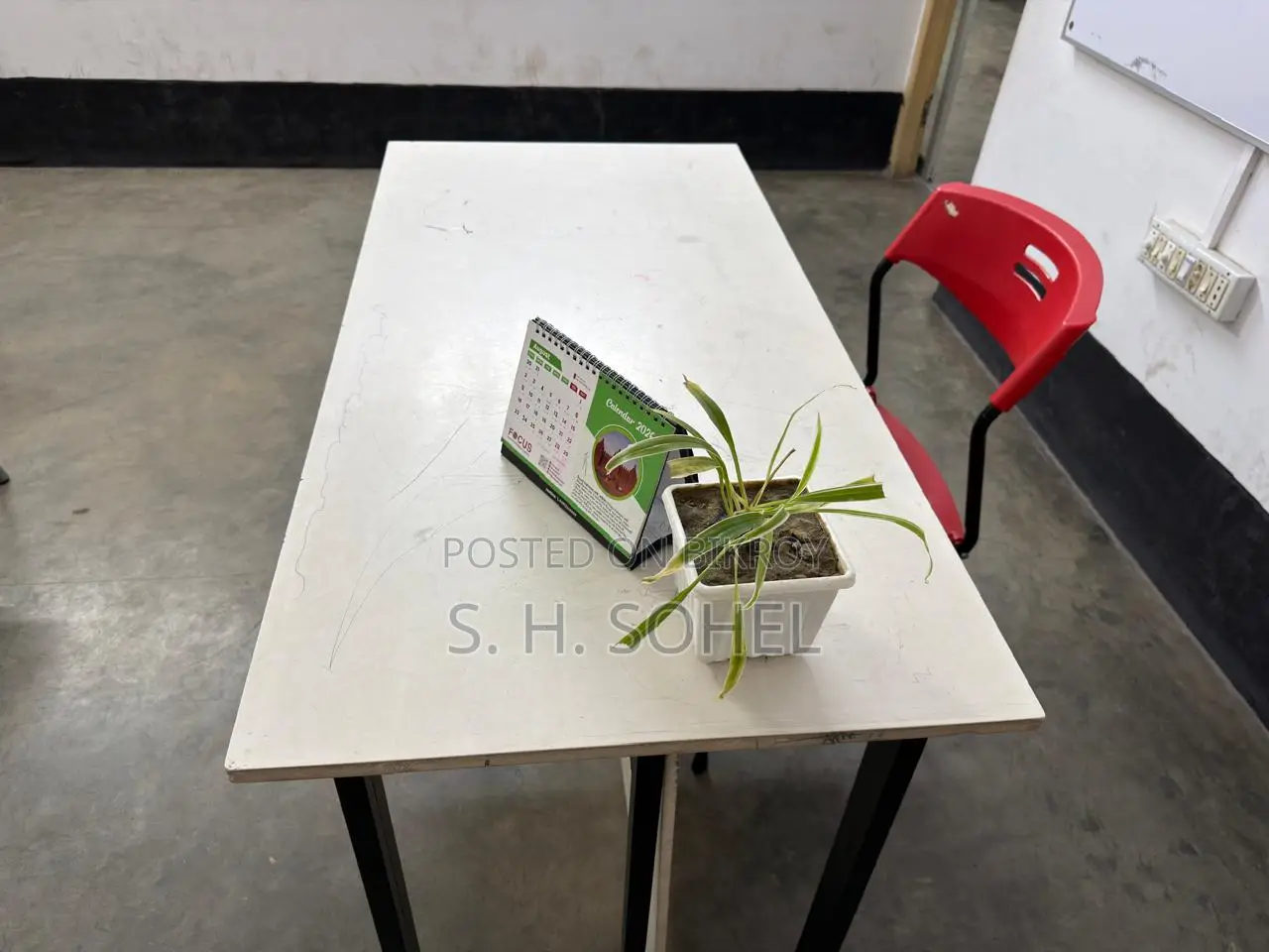 6 Office Tables for Sale – Good Condition