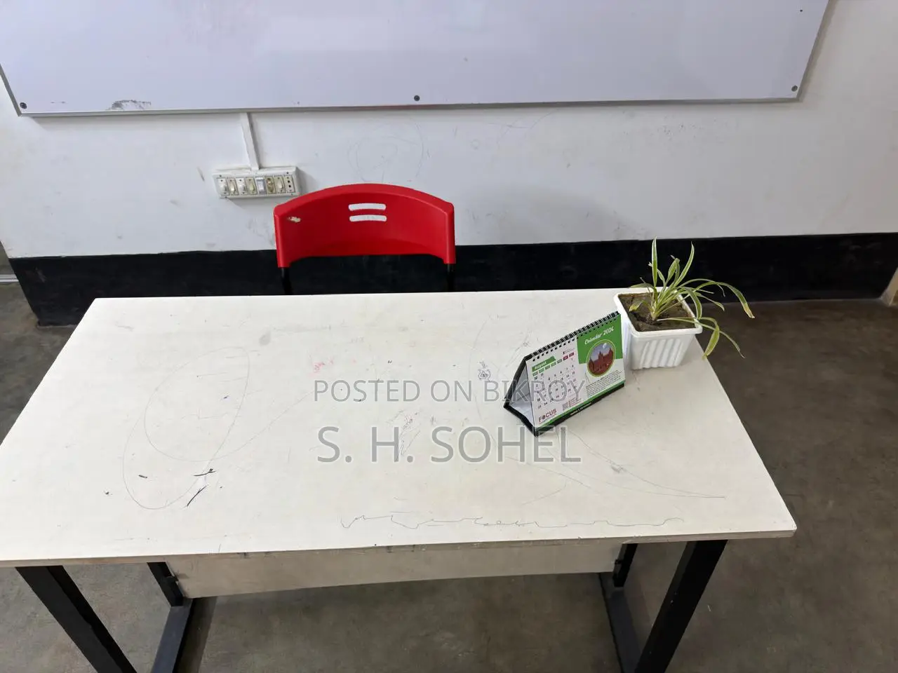 6 Office Tables for Sale – Good Condition