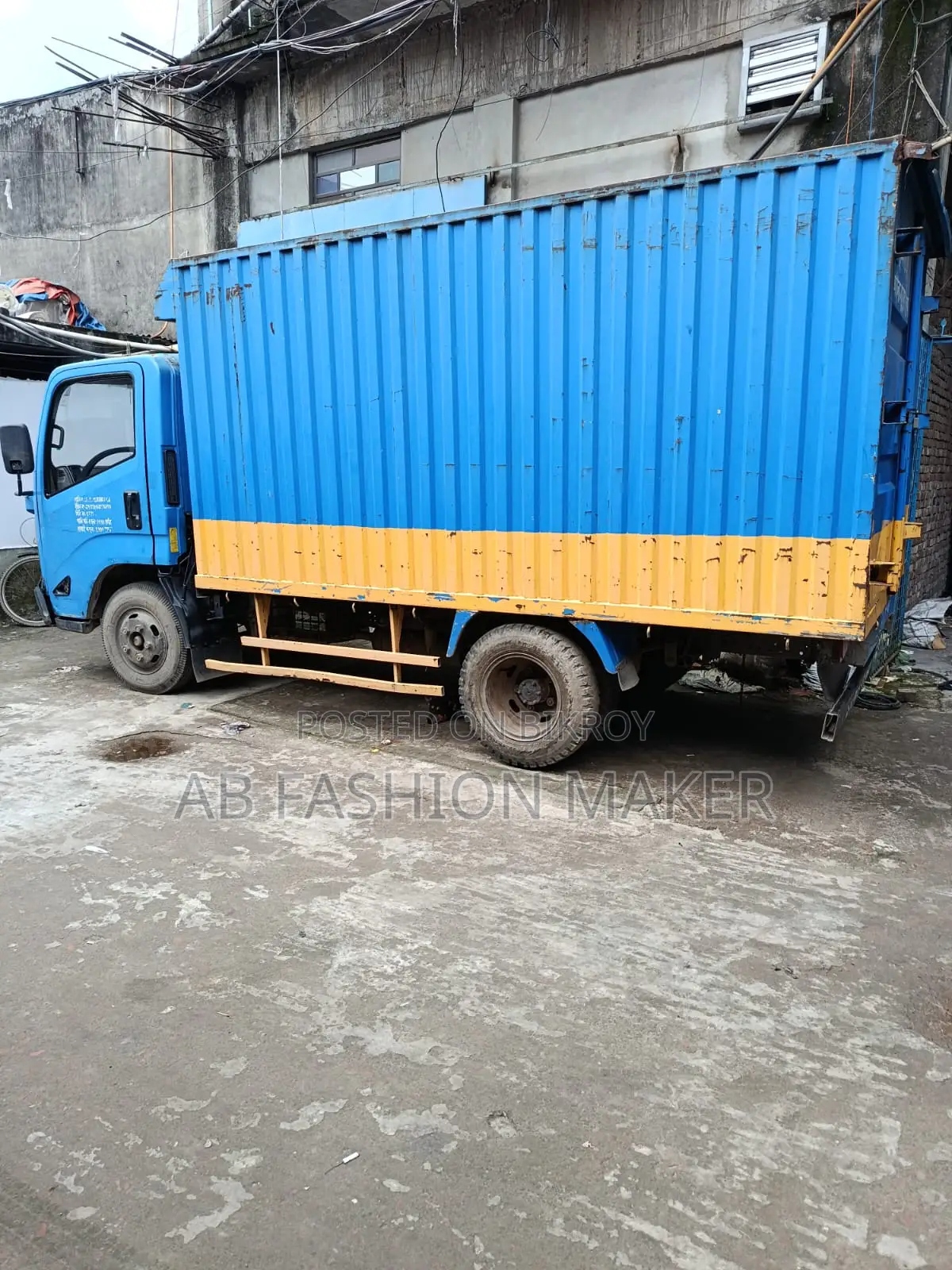 জেএমসি ২ টন কভার্ড ভ্যান