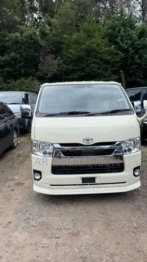 Toyota HiAce 2022 White