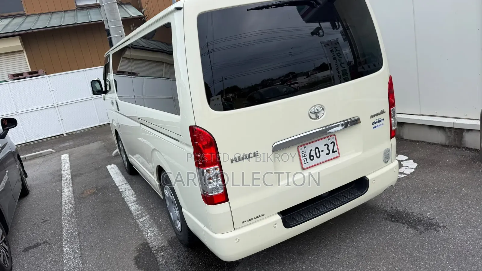 Toyota HiAce 2022 White