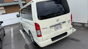 Toyota HiAce 2022 White