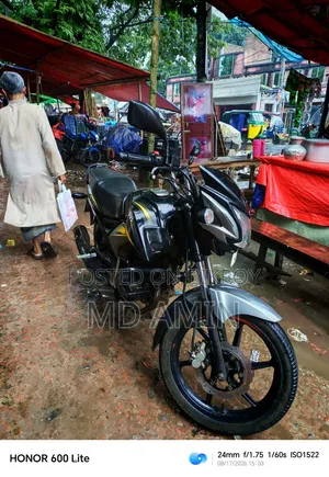 TVS Stryker 125 2022 Yellow
