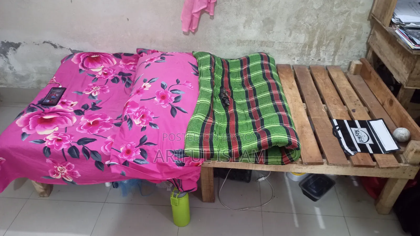 চকি,টেবিল,তোষক