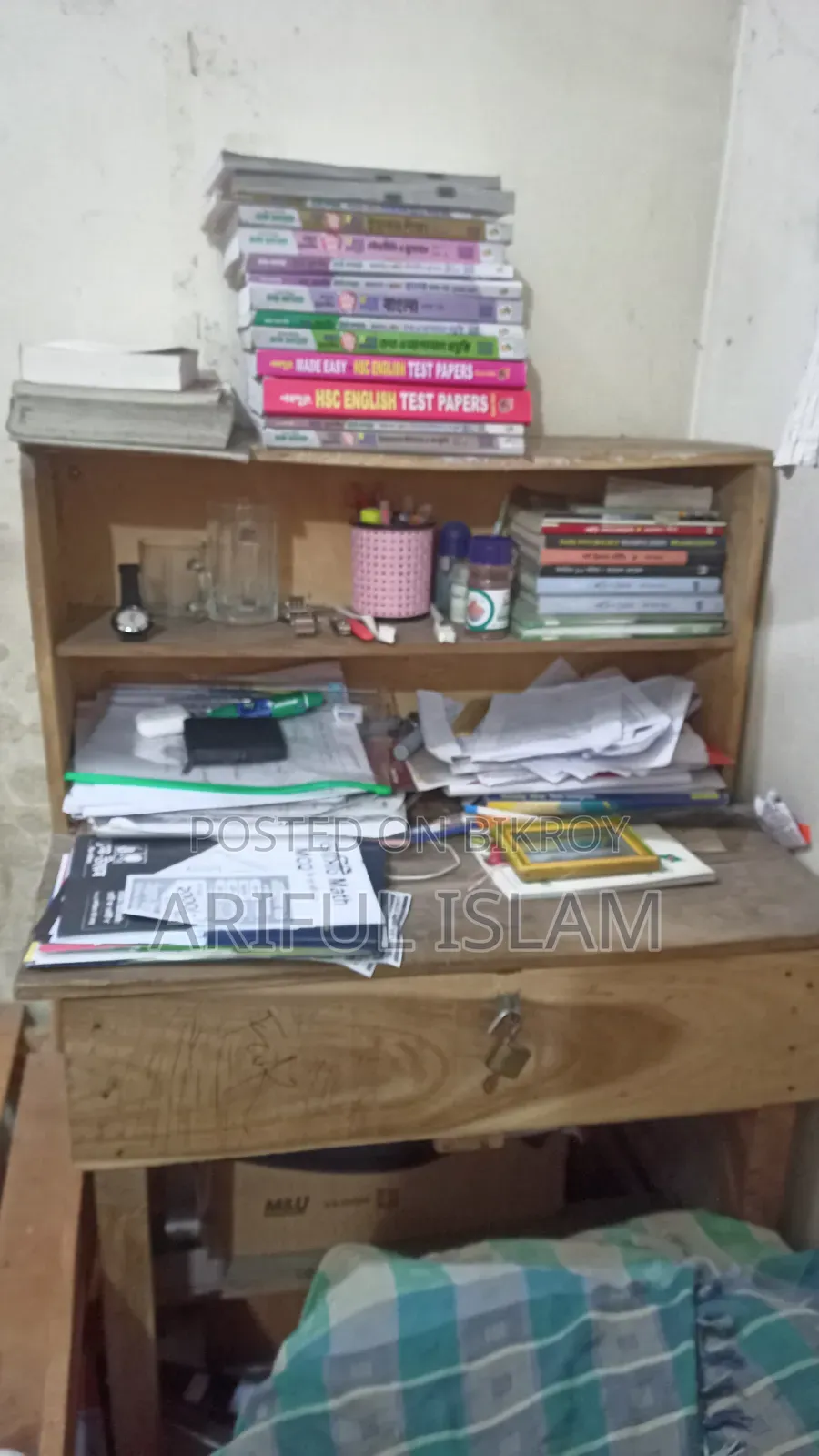 চকি,টেবিল,তোষক