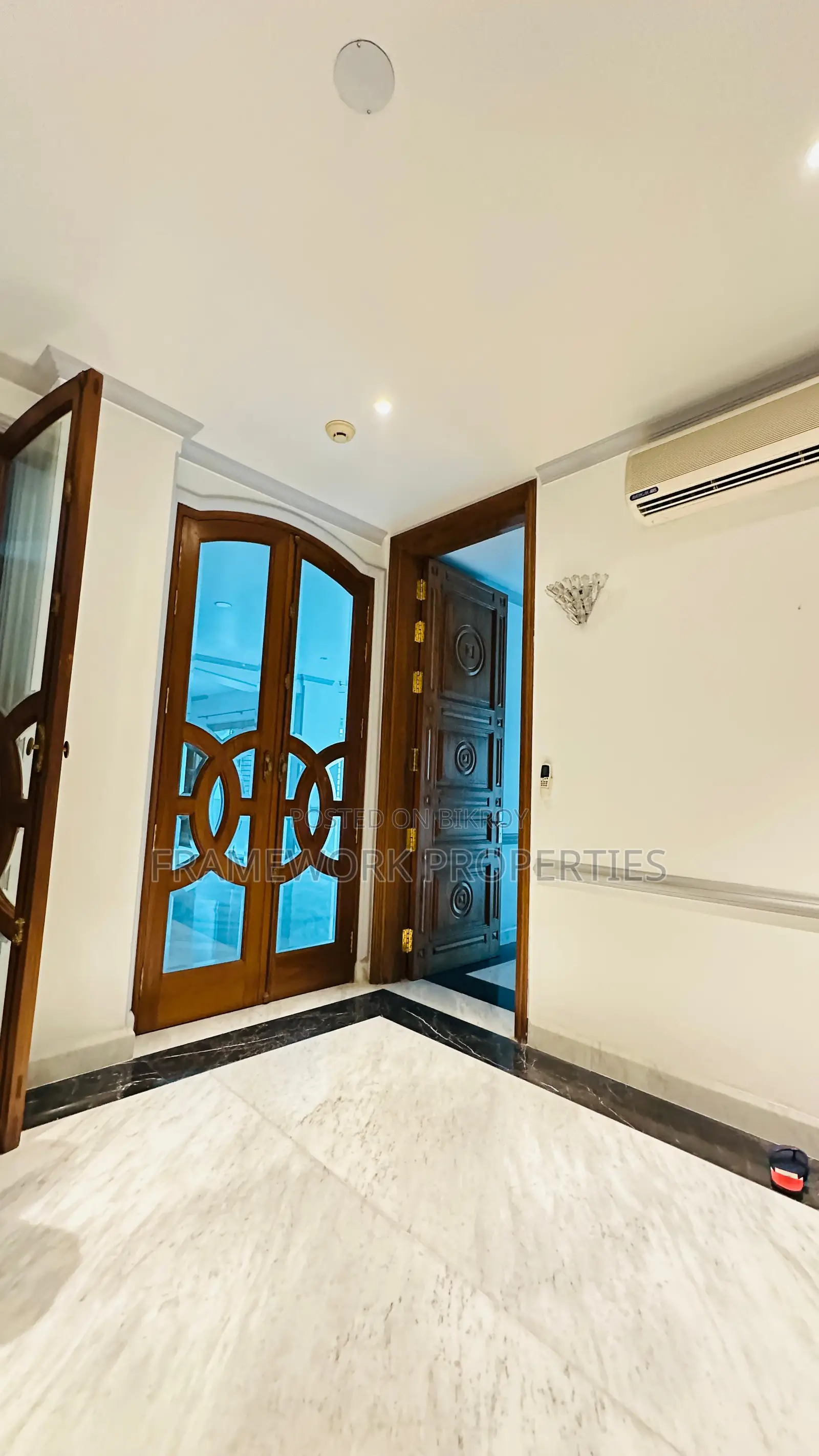 Furnished 4-bedroom Apartment in Dhaka, Gulshan for rent