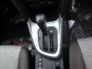 টয়োটা ইয়ারিস ক্রস ২০২১ পার্ল