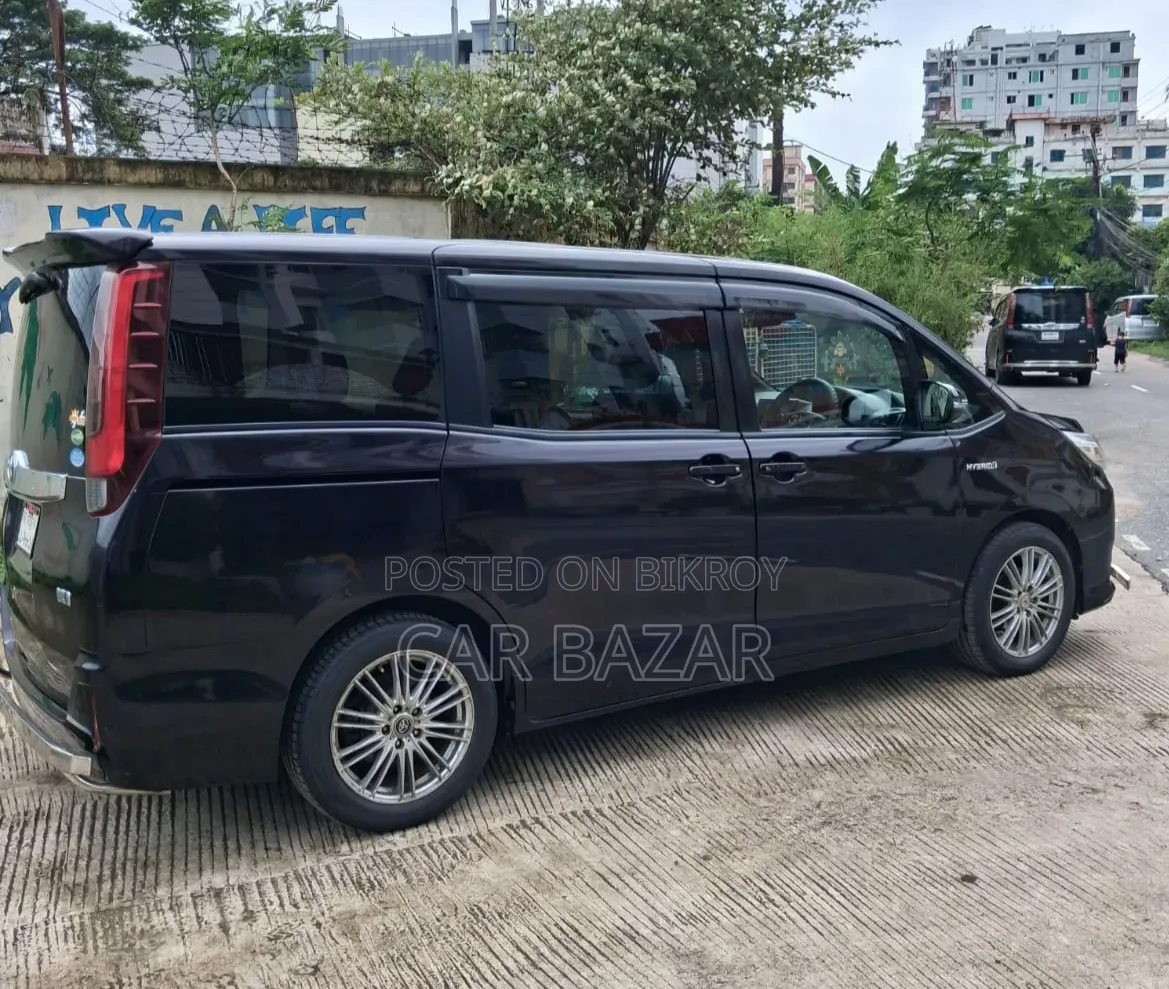 Toyota Noah 1.8 FWD Hybrid (7 seater) 2016 Purple