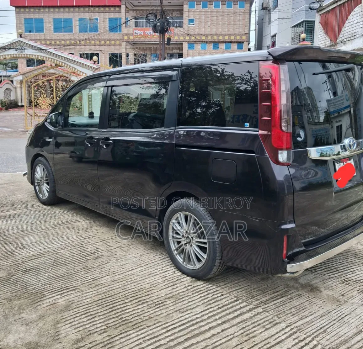 Toyota Noah 1.8 FWD Hybrid (7 seater) 2016 Purple