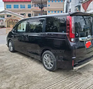 Toyota Noah 1.8 FWD Hybrid (7 seater) 2016 Purple
