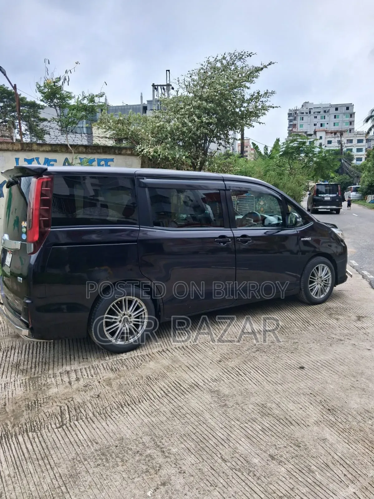 Toyota Noah 1.8 FWD Hybrid (7 seater) 2016 Purple