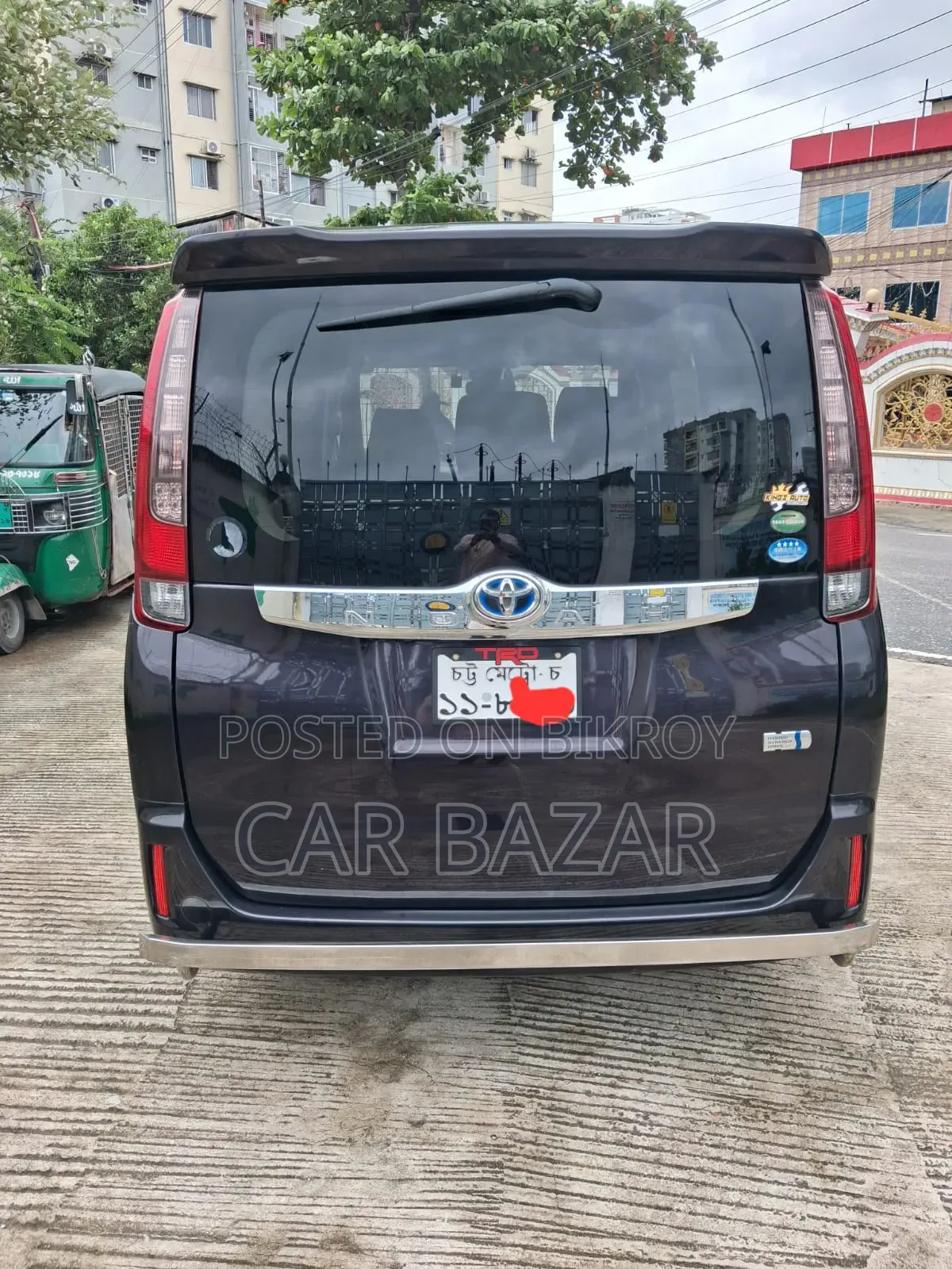 Toyota Noah 1.8 FWD Hybrid (7 seater) 2016 Purple