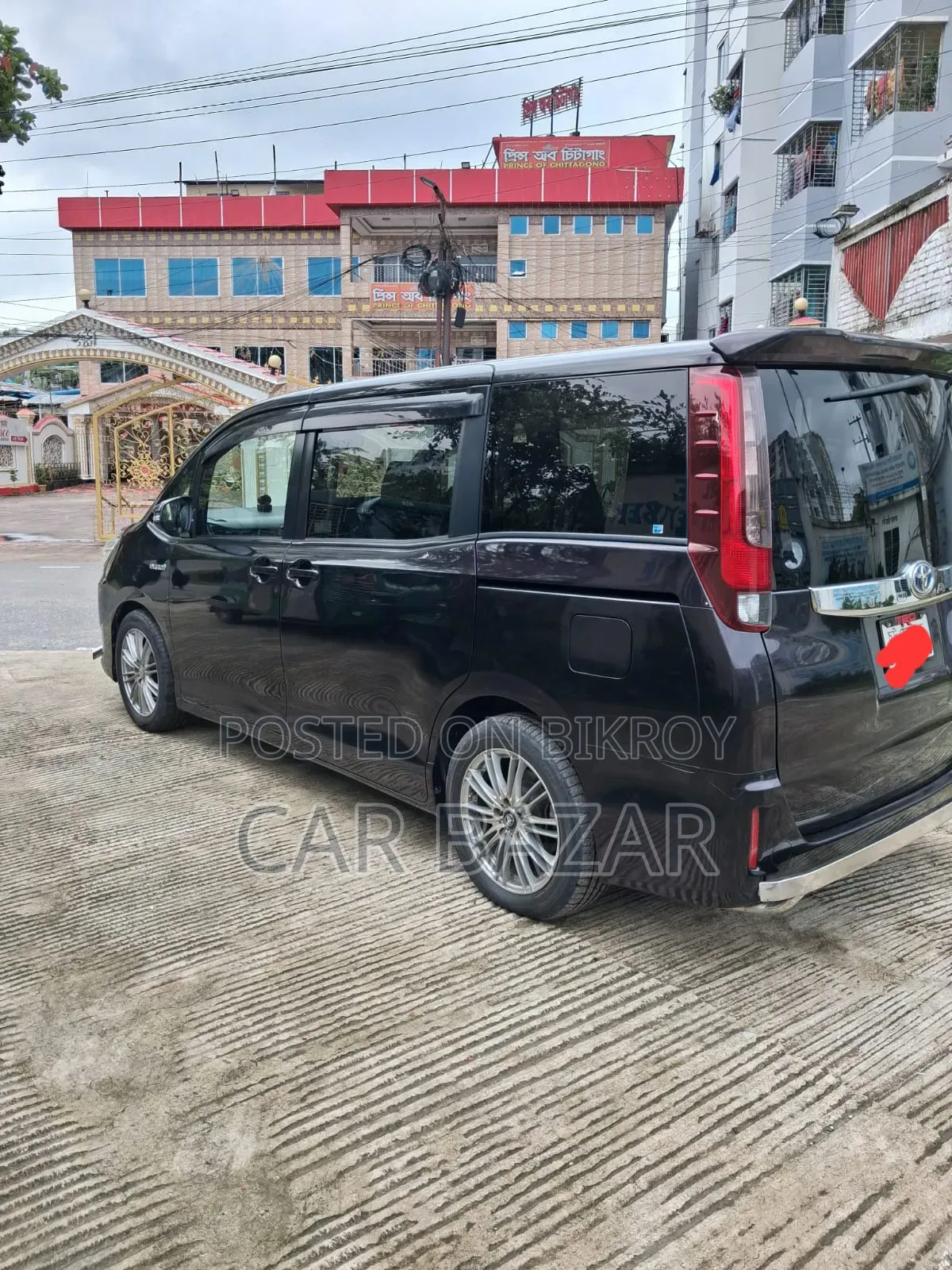 Toyota Noah 1.8 FWD Hybrid (7 seater) 2016 Purple