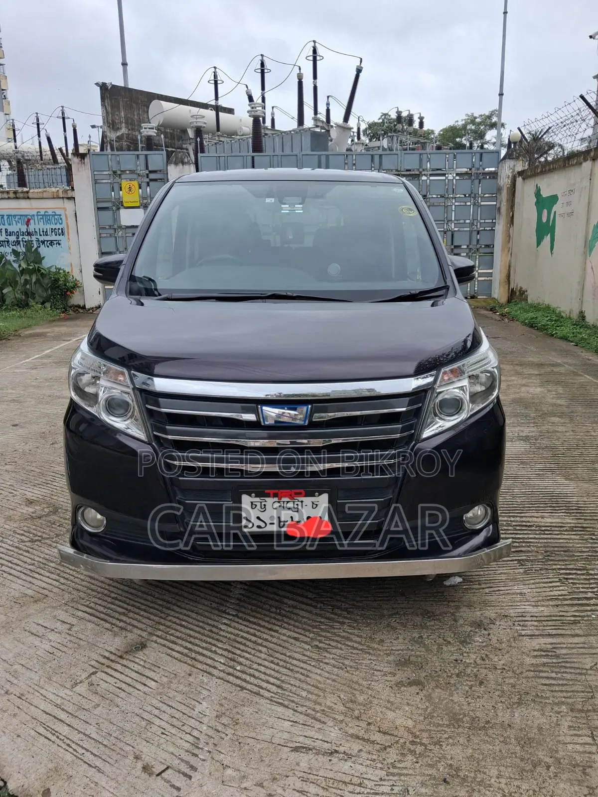 Toyota Noah 1.8 FWD Hybrid (7 seater) 2016 Purple