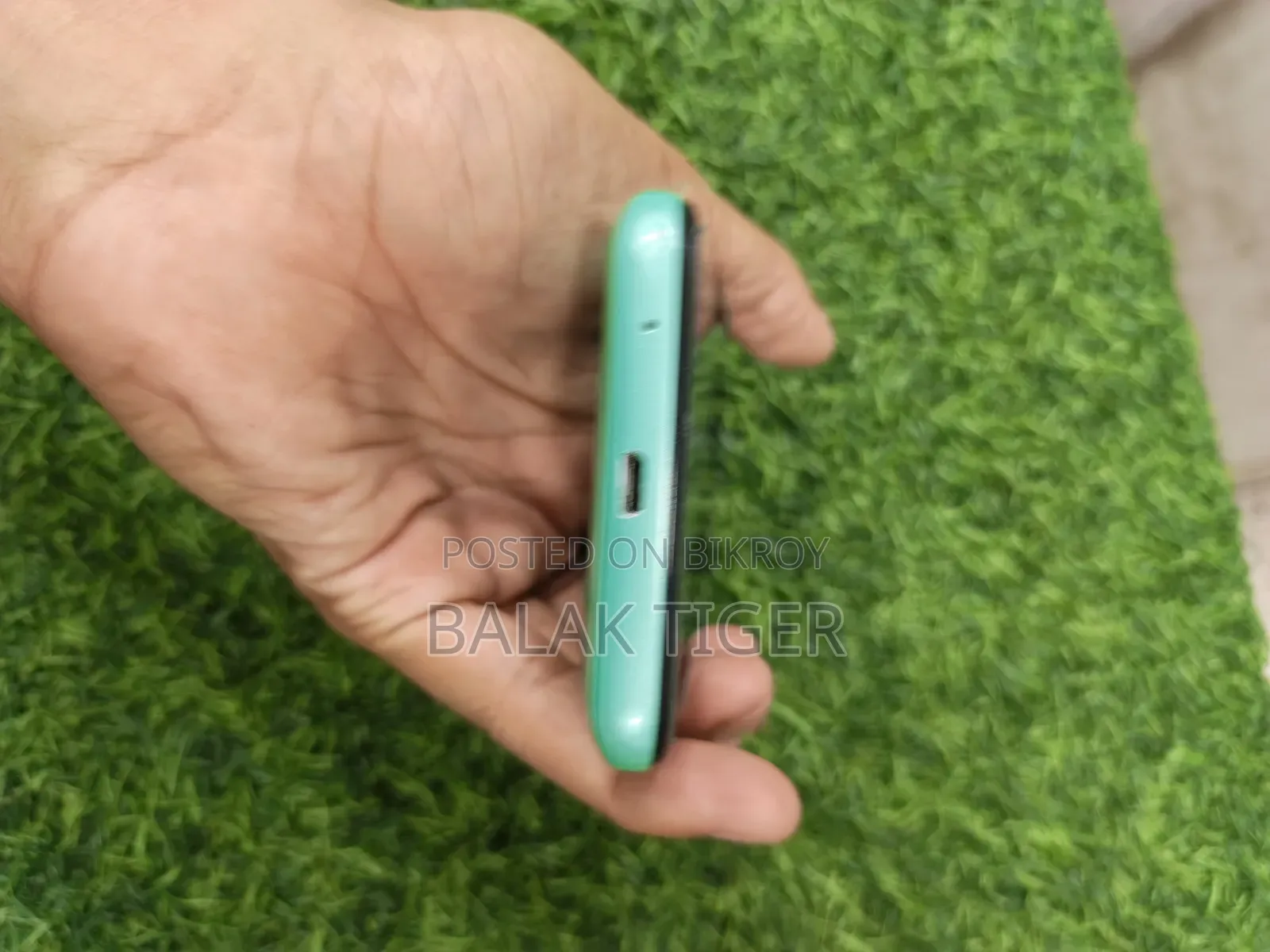 টু ই ই১৮০ ব্ল্যাক