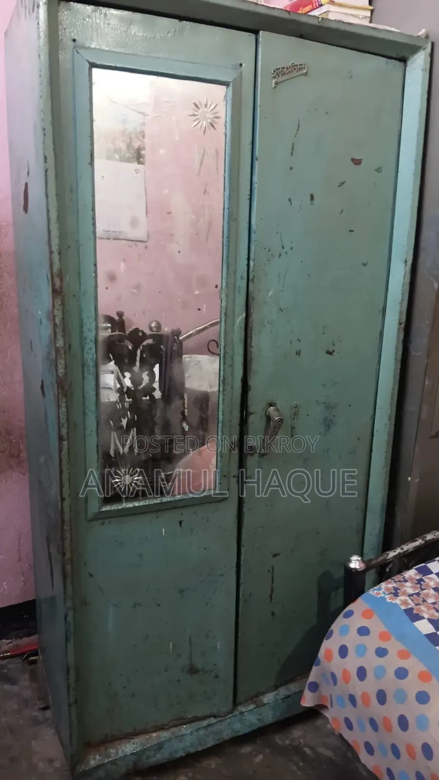 Urgent Metal Steel Almirah for Sale