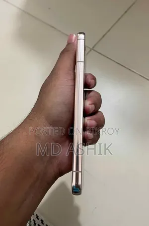 স্যামসাং গ্যালাক্সি এস২২ ৫জি ২৫৬ জিবি সাদা